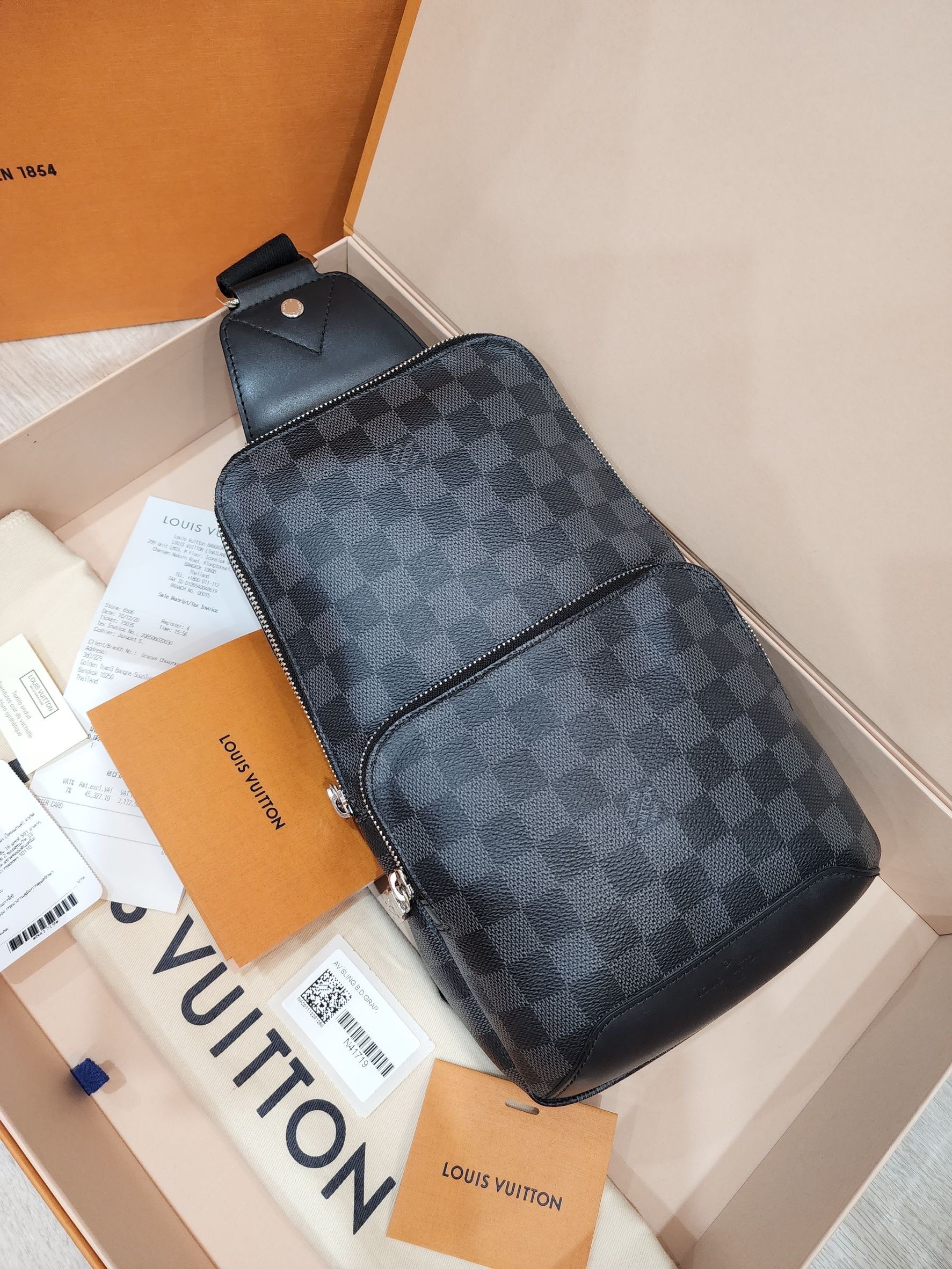 กระเป๋าคาดอกlouis vuitton slim bag ปี20