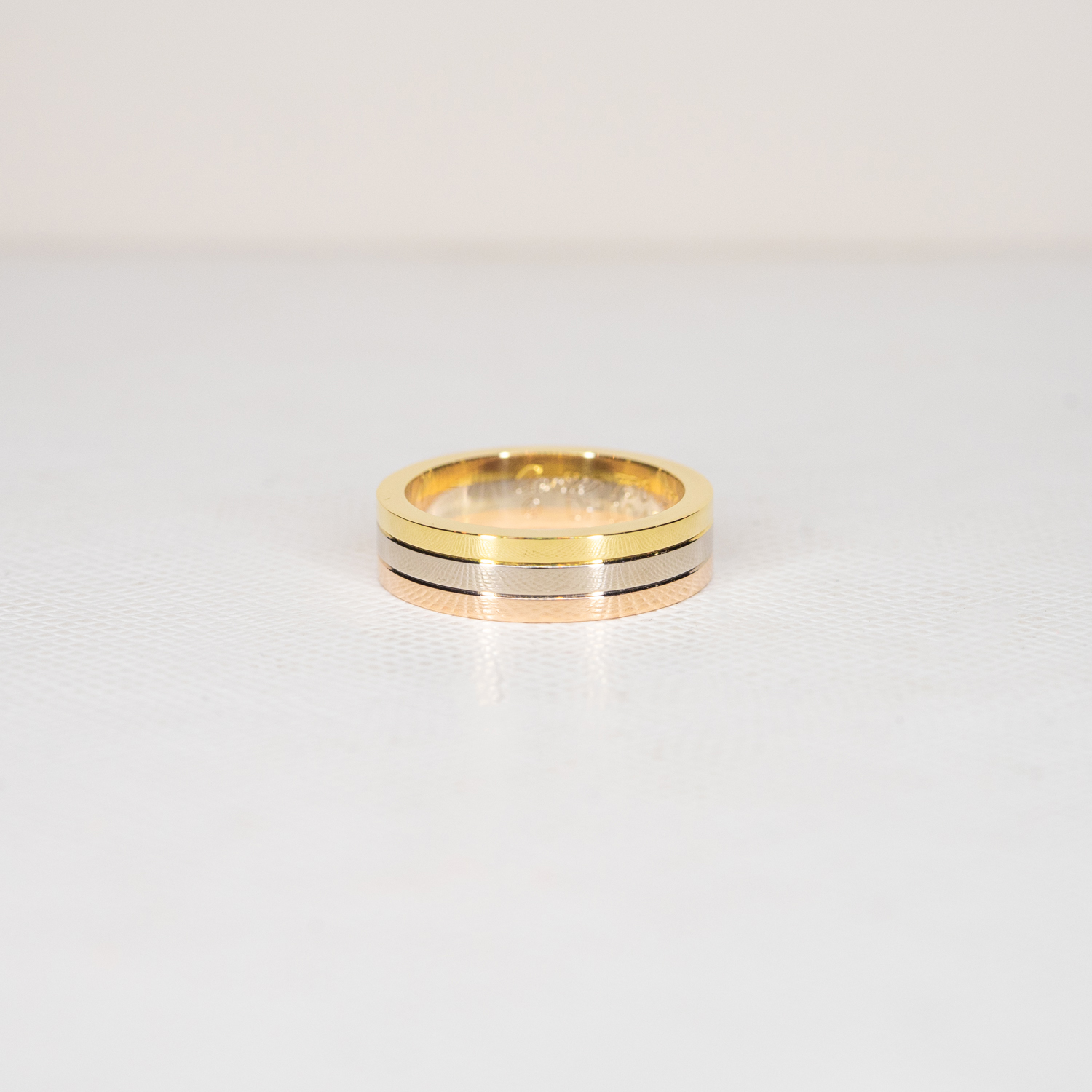 แหวน Cartier Trinity Vendôme Louis Cartier band 4.8mm. ทองคำ3สี 18K ไซส์47# (Used)