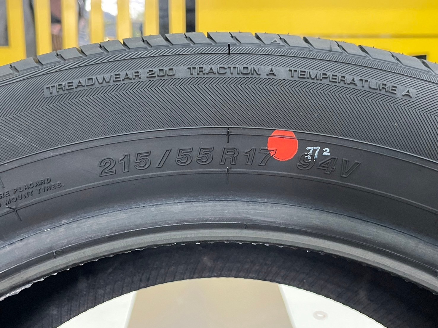 Yokohama BluEarth E70 215/55R17 ยางใหม่ปี2024