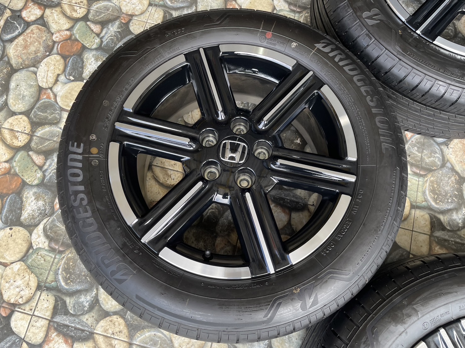 ล้อแม็กป้ายแดง HONDA HR-V ตัวท็อป รุ่นใหม่ล่าสุด ขอบ 17 ดำหน้าเงา สวยกริ๊บ พร้อมยาง #Bridgestone Alenza H/L33 215/50R17 ยางปี2024