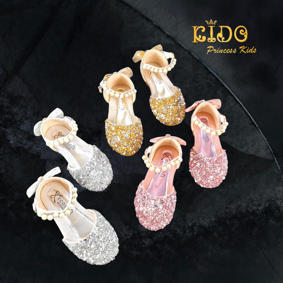 ssรองเท้าเด็ก(หน้าร้านอยู่รัชดา ลองได้)H032 สีเงิน สีชมพู สีทอง เกล็ดเพชรระยิบระยับ ติดโบว์ด้างหลังสุดเก๋ ประดับด้วยมุกตรงสายรัดรองเท้า
