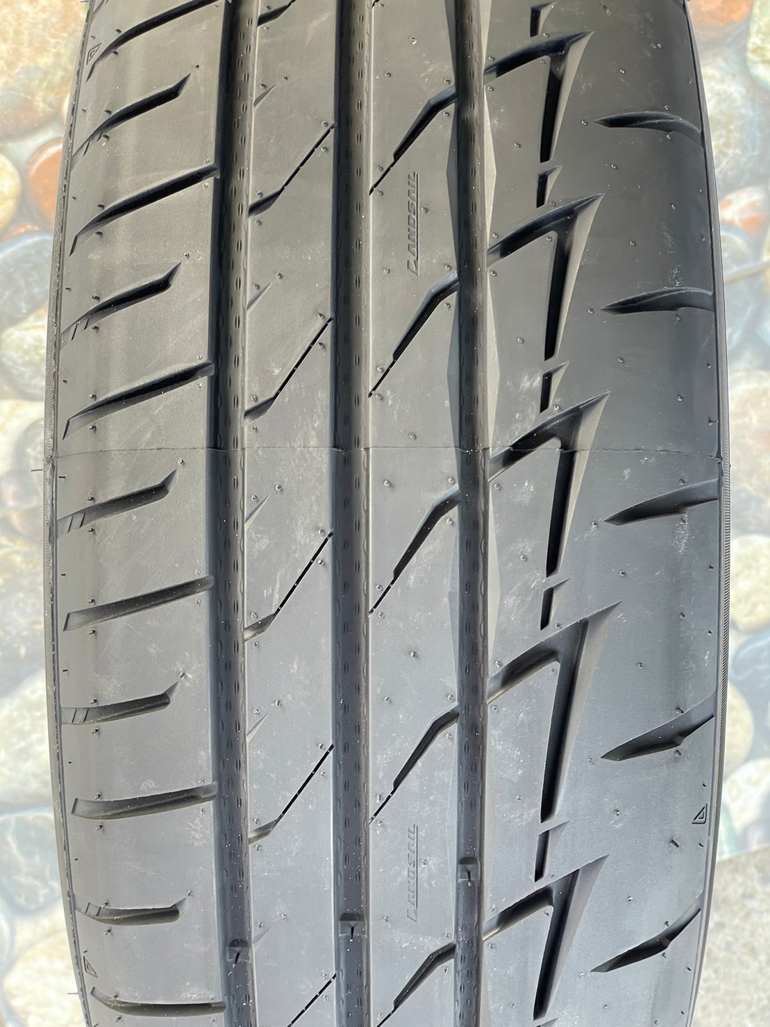 ยางสปอร์ตลายซิ่ง คุณภาพดี Lansail RS009 195/55R15