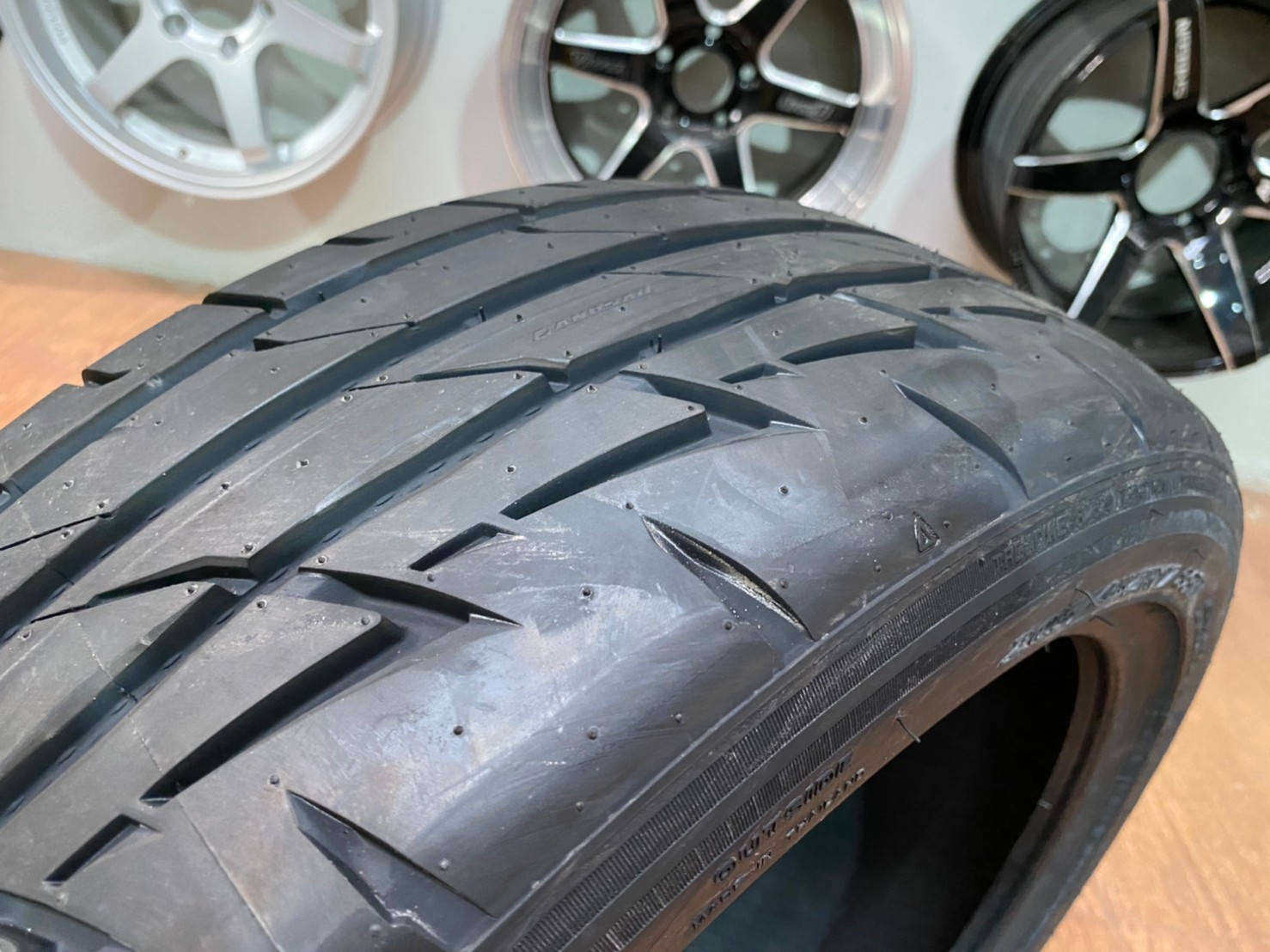 ยางสปอร์ตลายซิ่ง คุณภาพดี Lansail Rs009 205/45R17