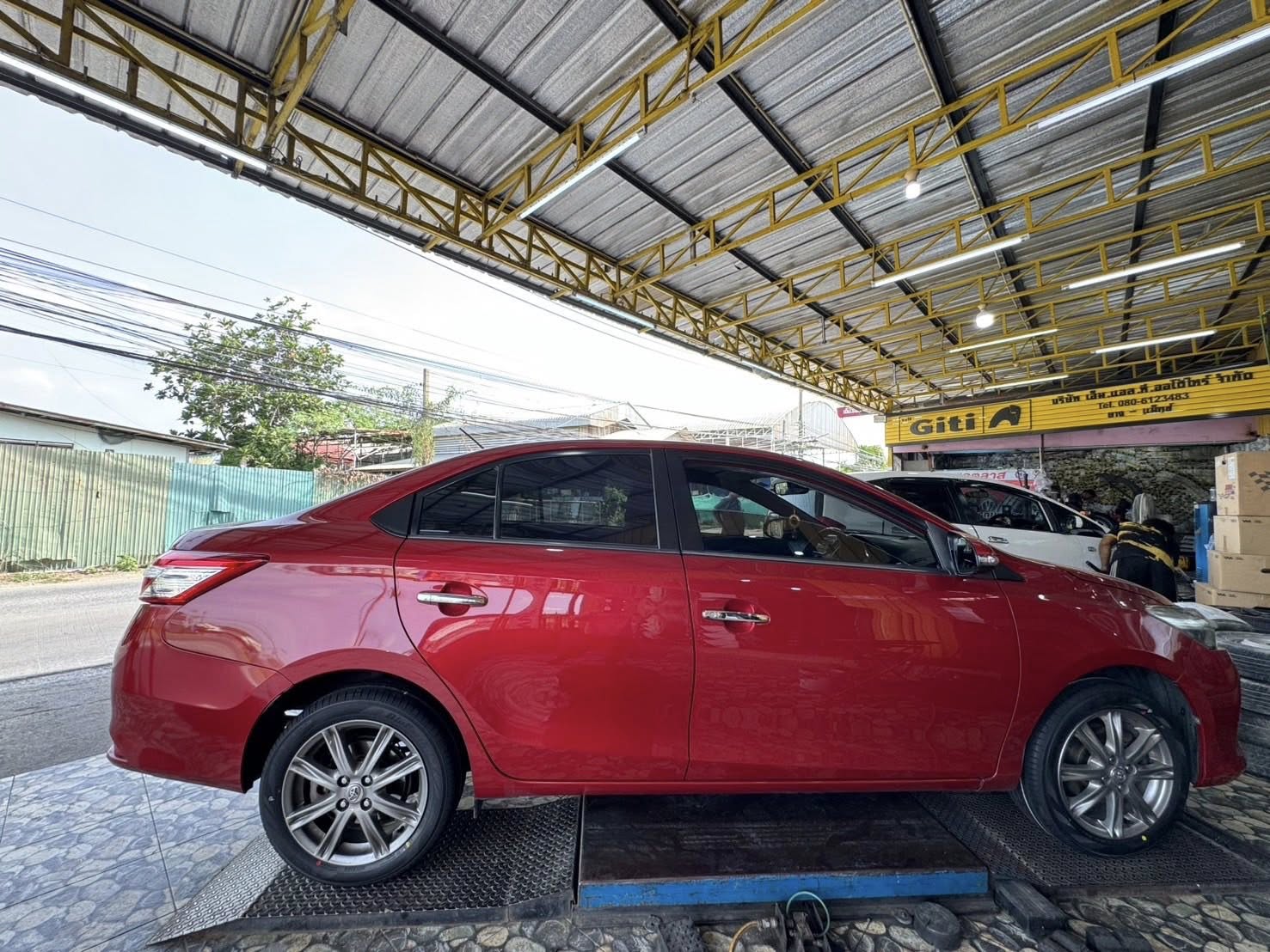 TOYOTA_VIOS🚘 🛞🐘#YOKOHAMA_BluEarth-AE50 185/55R16