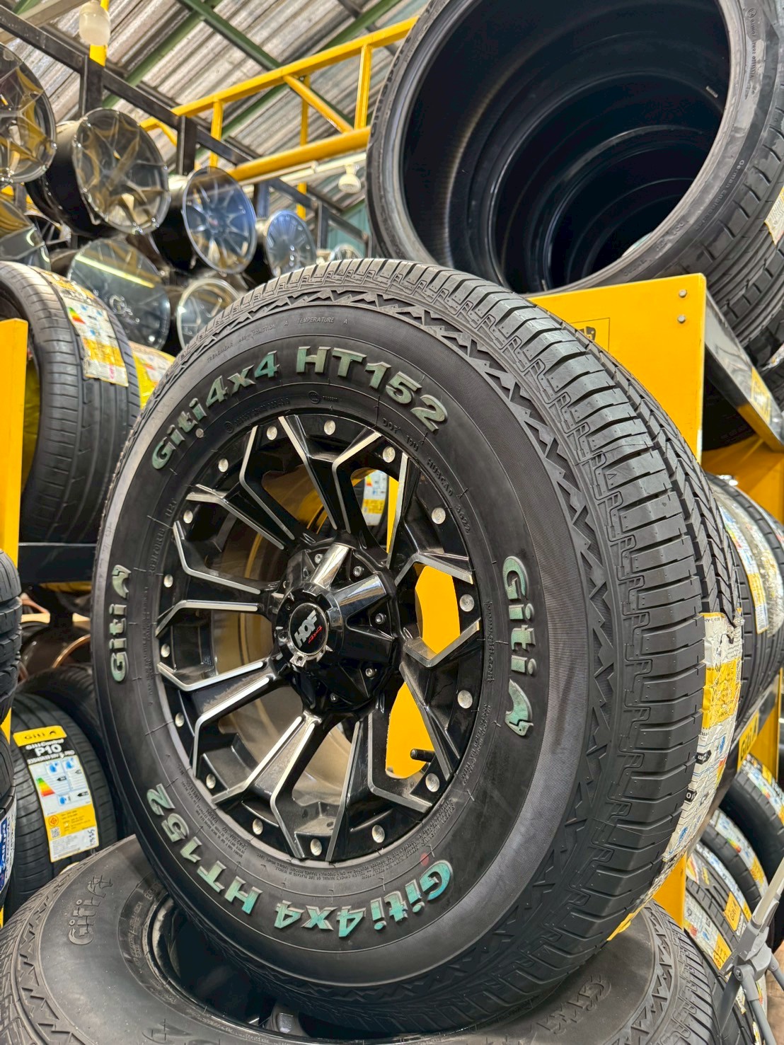 ล้อแม็กซ์ใหม่ขอบ16 ลายออฟโรด 6รู139 ลายดอกไม้ สีดำขอบมิลลิ่งเงิน