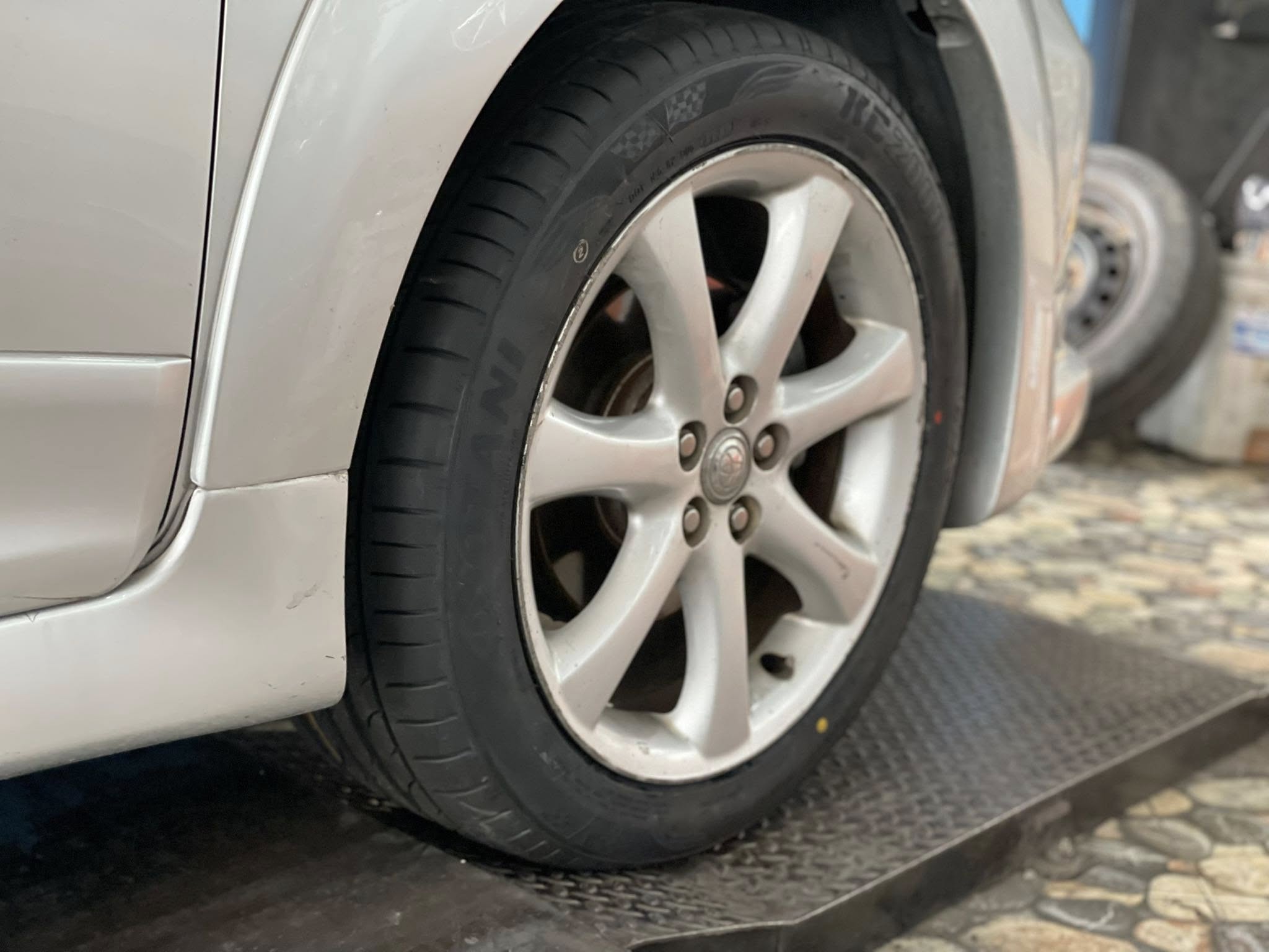 #TOYOTA_WISH 🚘 เปลี่ยนยาง 🛞🐘#OTANI_KC2000_215/50R17 ❤️ 🛞 #บริการตั้งศูนย์ล้อ🔧