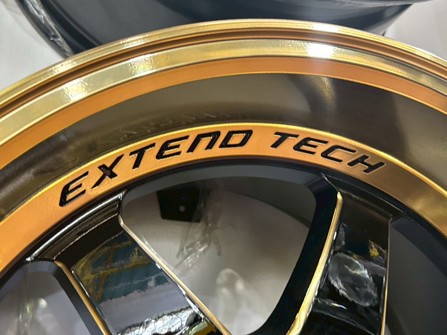 “Cosmis Type G ขอบ 18 9.5 ET22 10.5 ET25 6x139.7 สีดำขอบไดร์ทอง