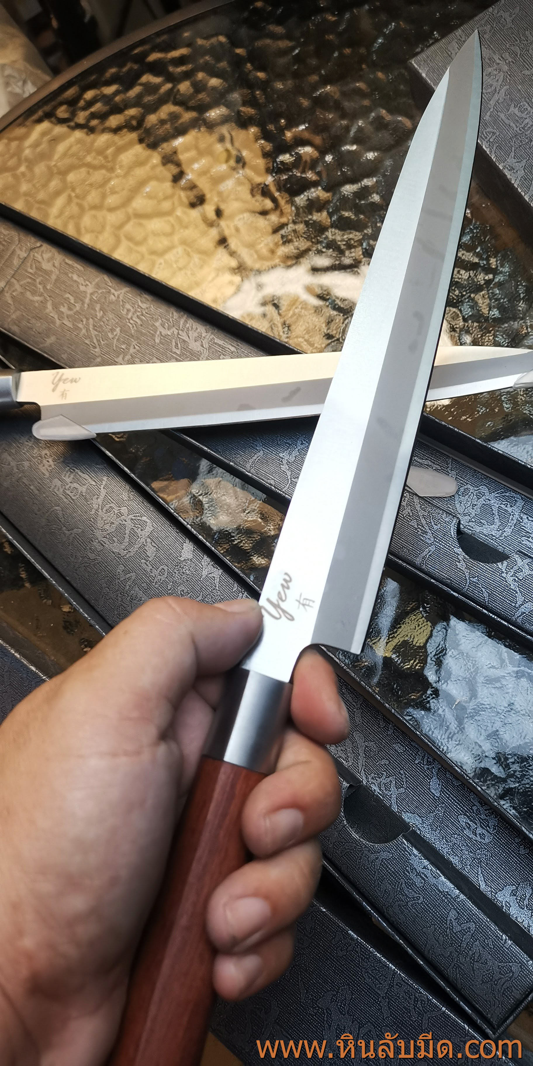 Yew Yanagiba 240 mm 58 hrc