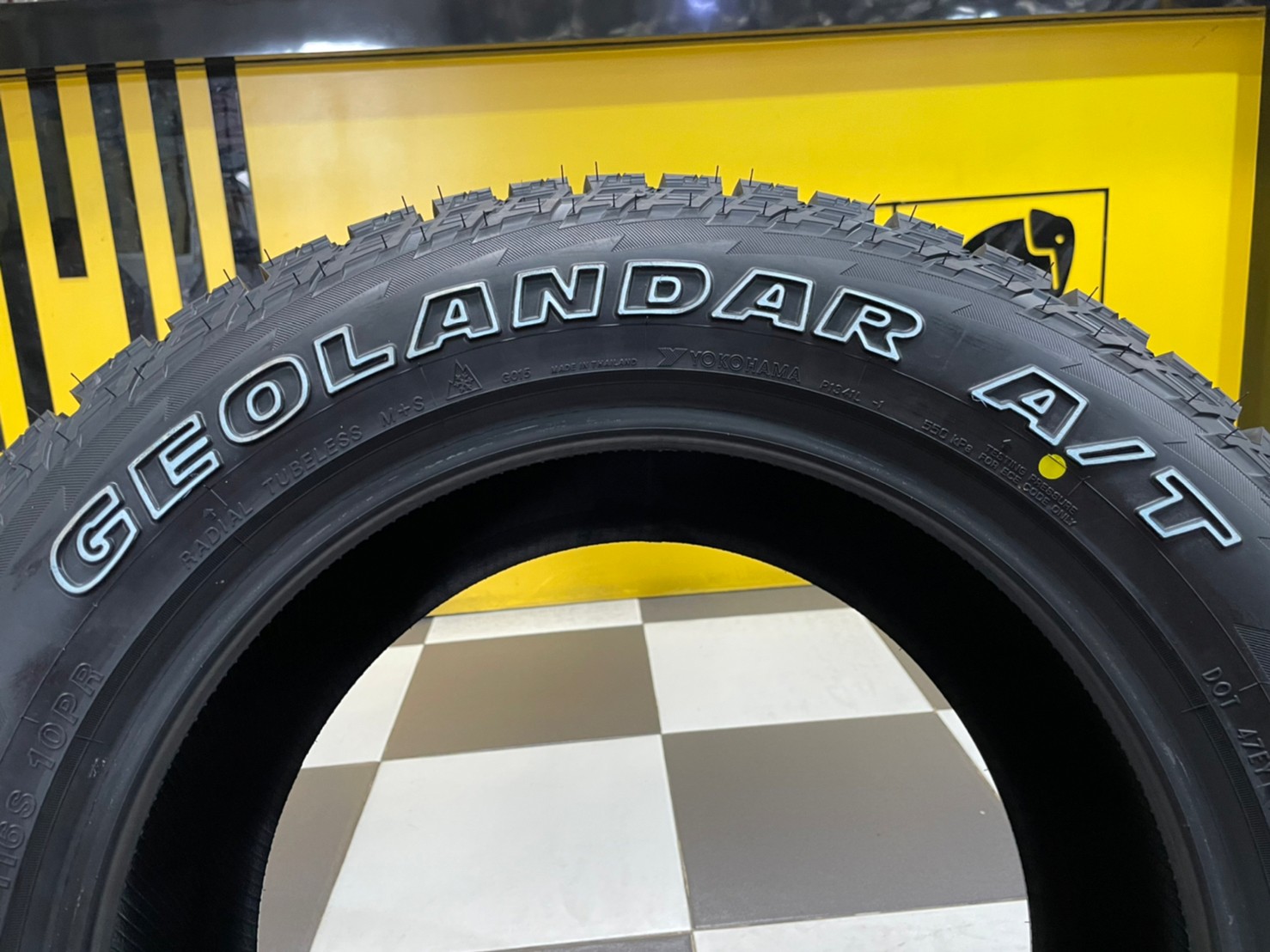 ยาง YOKOHAMA GEOLANDAR AT G015 265/60R18 ยางตัวหนังสือสีขาว ยางใหม่ปี2022