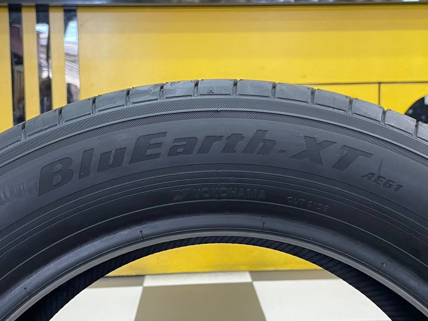 #ยางใหม่โยโกฮาม่า #YOKOHAMA BluEarth - XT #AE61 215/60R17 ยางใหม่ปี2024