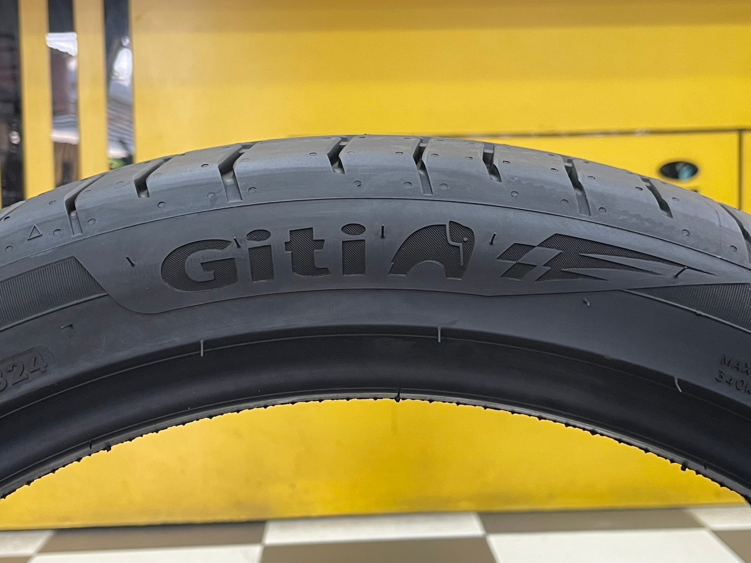 GITI SPORT S2 225/40R19 ยางใหม่ปี2024