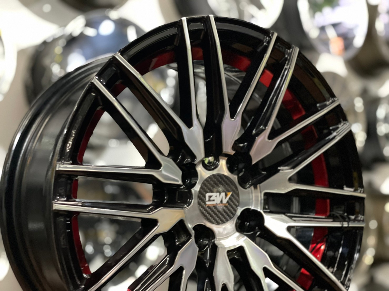 ล้อแม็กซ์ขอบ15 Brightwheels BW-56 ขอบ15 กว้าง7 ออฟ35 4รู100 สีดำหน้าเงาอันเดอร์คัตแดง(FP/B ED UN RED)