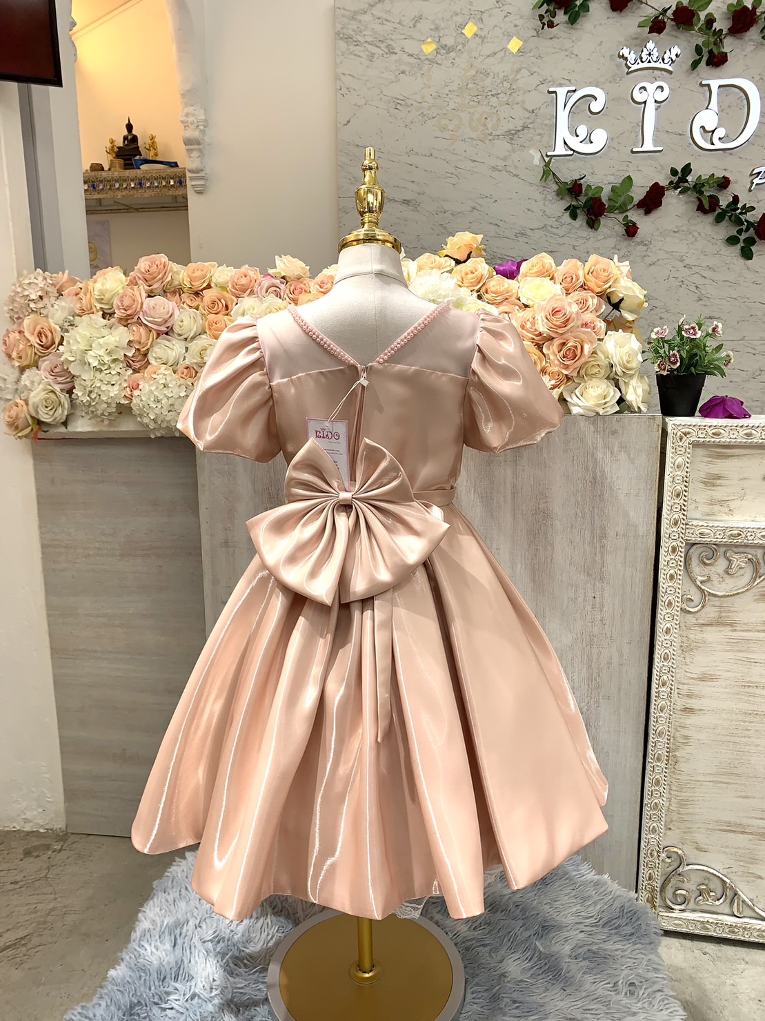 ชุดราตรีเด็ก(หน้าร้านอยู่รัชดา ลองได้ถ่ายรูปจากชุดจริง)B272 สีชมพู กระโปรงสั้น แขนตุ๊กตา ประดับคลิสตัลล้อมคอ น่ารักๆ