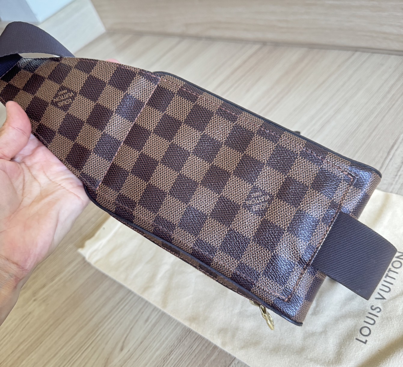 กระเป๋าคาดอกlouis vuitton Geronimos ปี13 รุ่นใหม่สายยาว ซับน้ำตาล