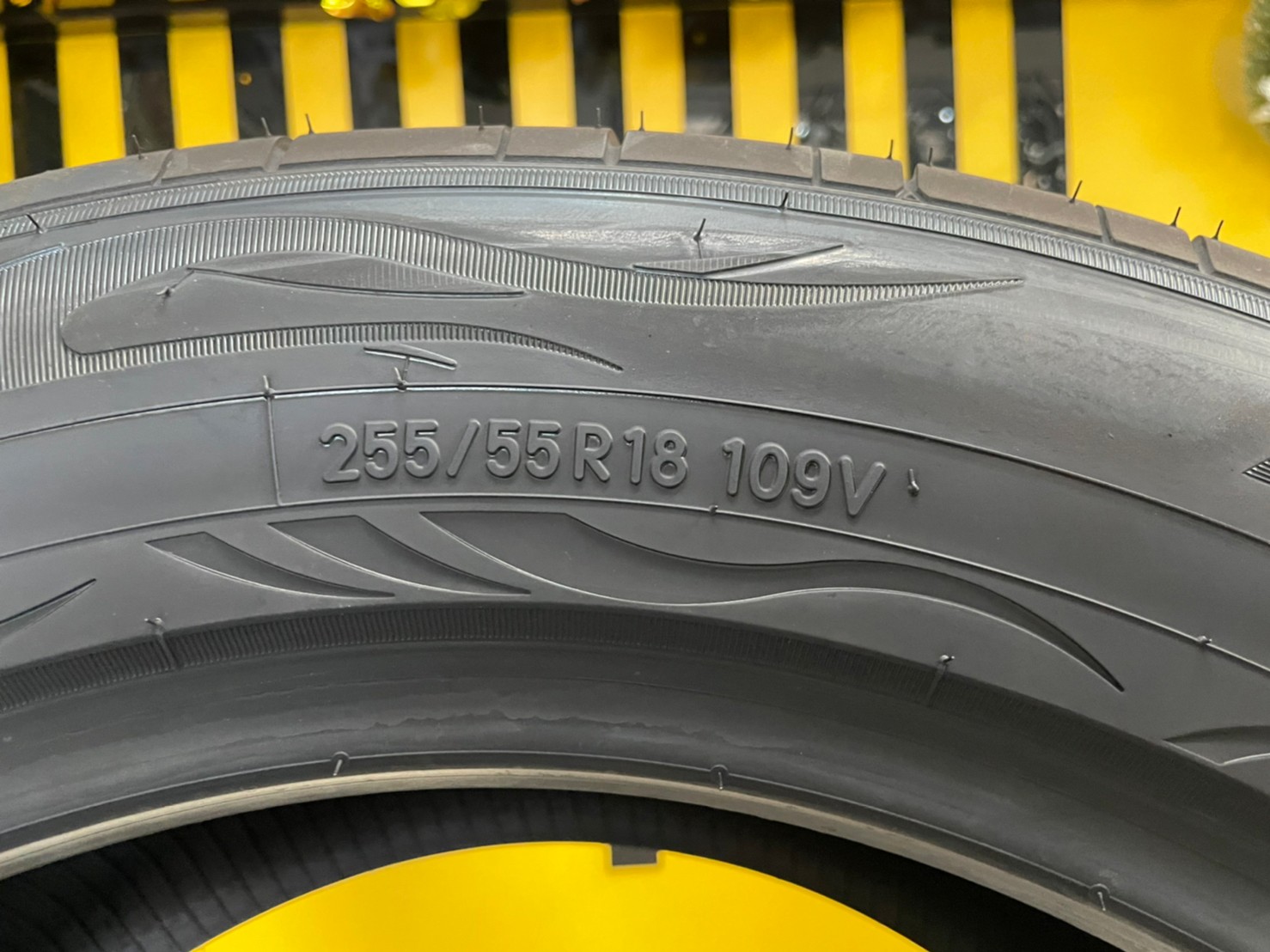 NITTO NT420SD 255/55R18 ยางลายซิ่ง สปอร์ต สมรรถนะสูง ยางใหม่ปี2022