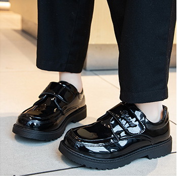 รองเท้าเด็กผู้ชาย(หน้าร้านอยู่รัชดา ลองได้)HM125. สีดำ หนังแก้ว สายคาดด้านหน้า