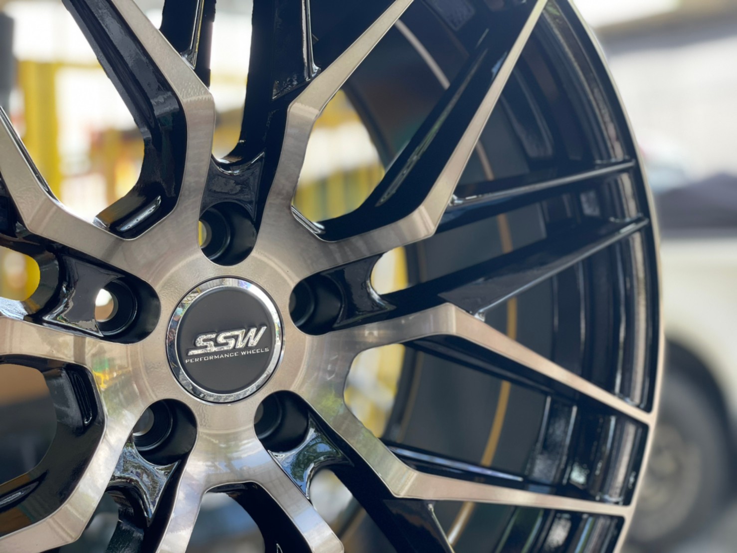 ล้อแม็กลายสวยหรู SSW Model348 สีดำหน้าสีชา ขอบ18 กว้าง8 5รู100
