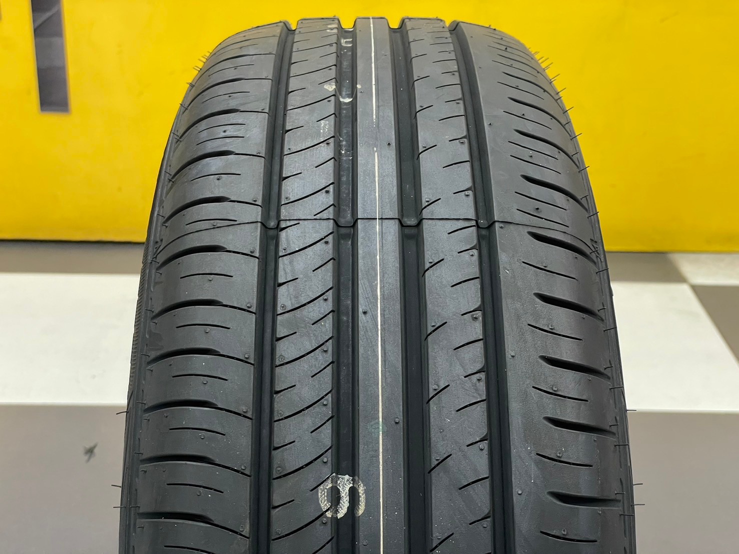 DUNLOP ENASAVE EC300+ 215/60R16 ยางใหม่ปี2024