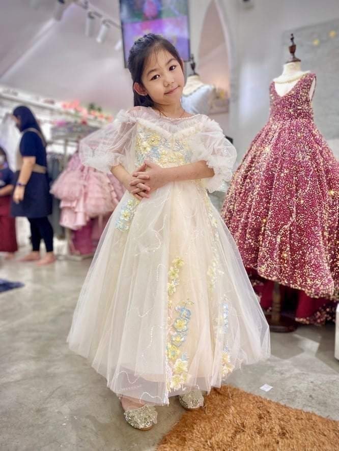 ชุดราตรีเด็ก 