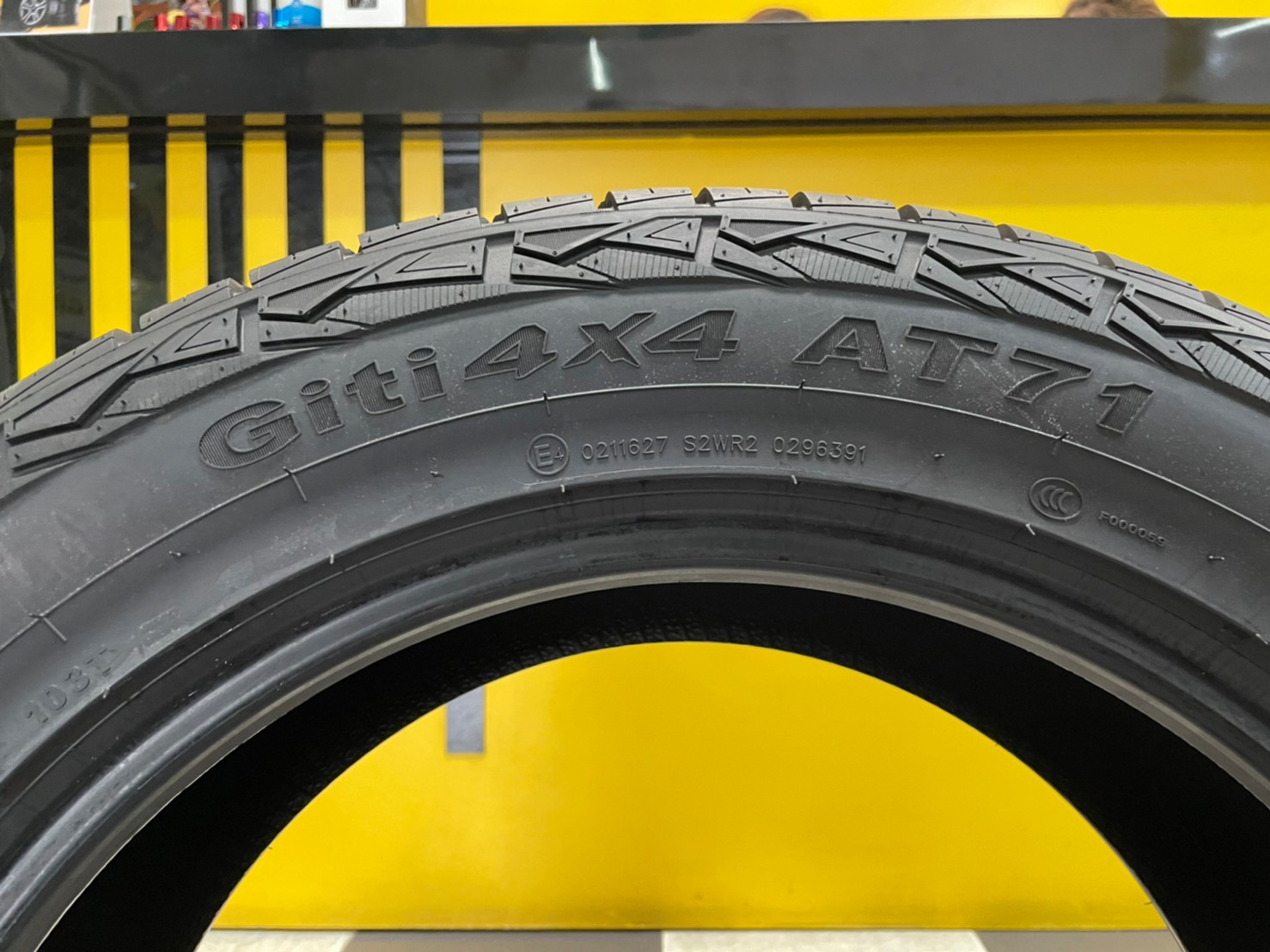 235/60R18 Giti4x4 AT71 ยางใหม่ปี2022