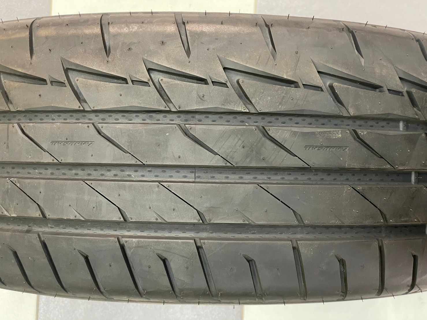 ยางสปอร์ตลายซิ่ง คุณภาพดี Lansail RS009 265/60R18 (4เส้น)