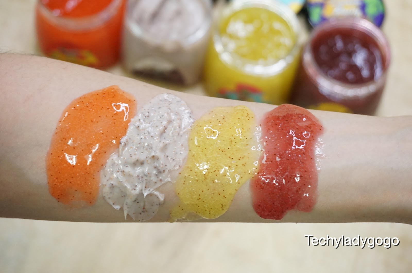 SCENTIO DAILY DELICIOUS SCRUB & WASH เจลอาบน้ำขัดผิว