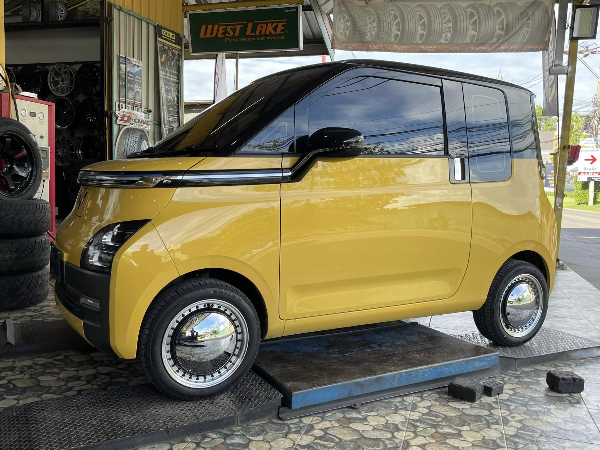 #Wuling เปลี่ยนยาง ล้อแม็กซ์ใหม่ RET Rew024 สีขอบเงาหมุดดำ สเปค 5.5-14นิ้ว 4รู100/114 Offset35