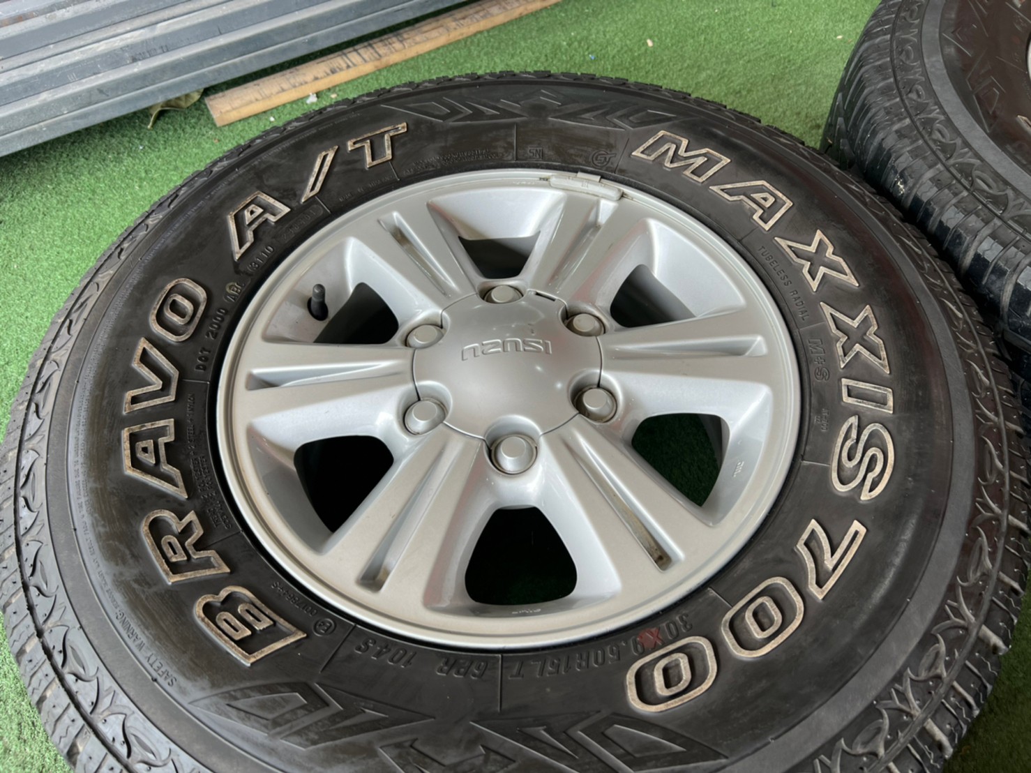 ล้อ ISUZU พร้อมยาง Maxxis 30x9.5/R15 ปี10