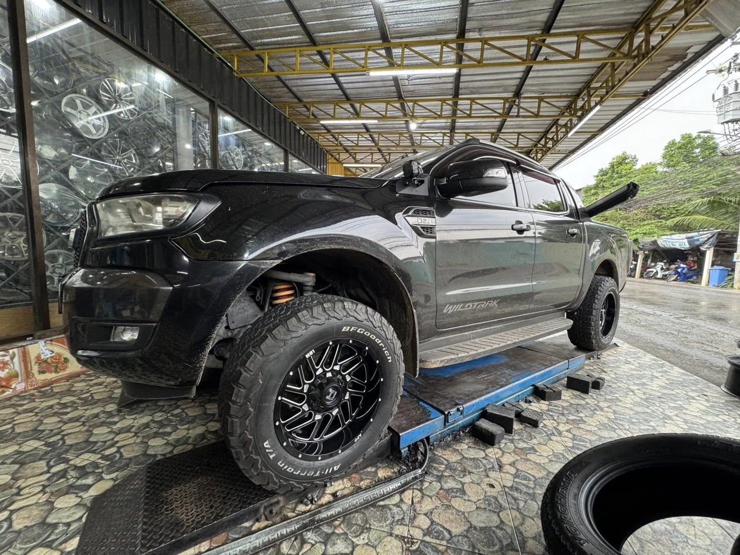 FORD_RANGER🚘เสริมหล่อ เป็นล้อสายลุย 🛞🐘#ล้อHAMMER H01 18X9 6X139.7 ET0 BKS