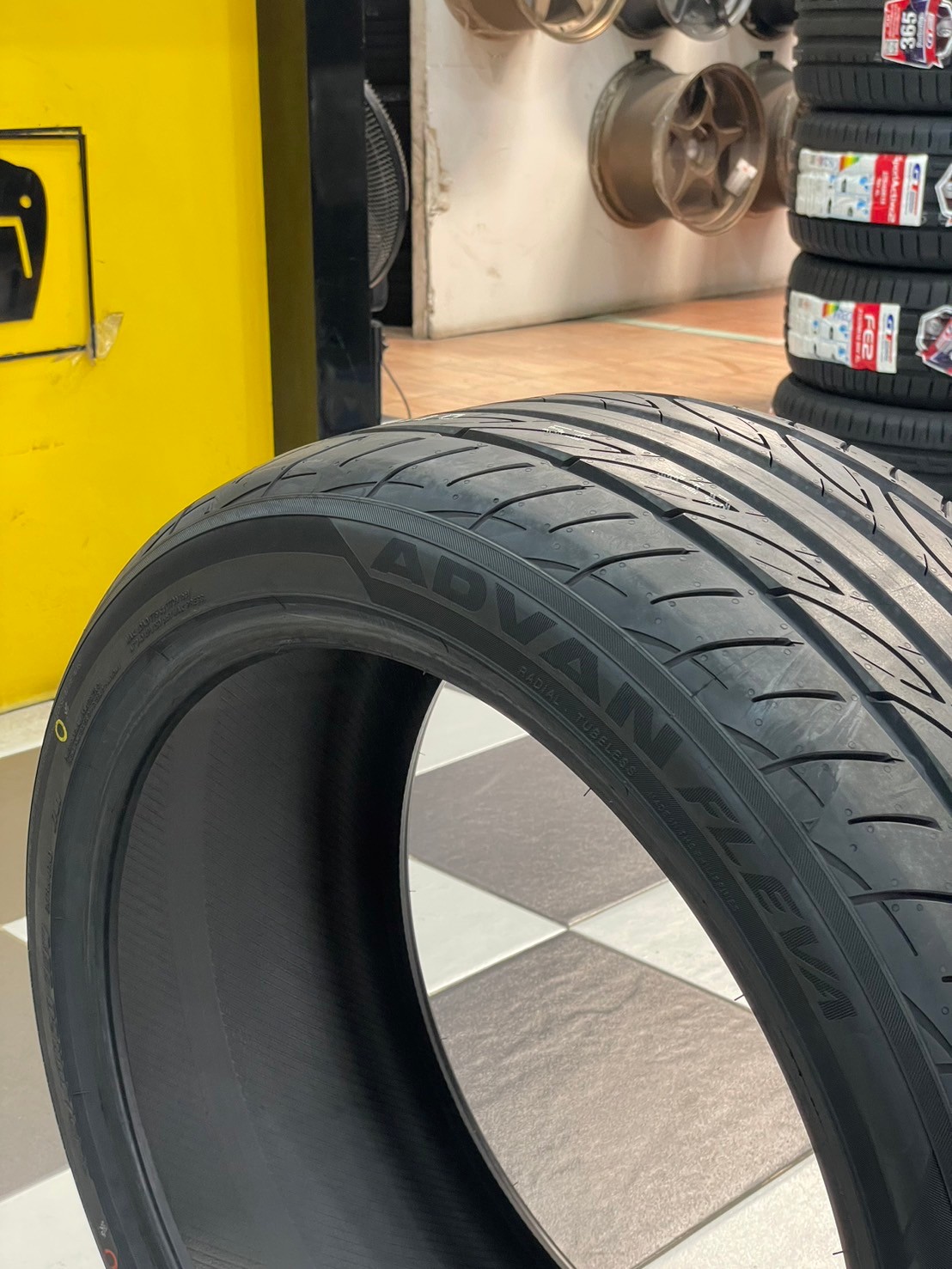 ยางใหม่โยโกฮาม่า YOKOHAMA ADVAN FLEVA V701 245/40R20 ยางใหม่ปี2024 🔥