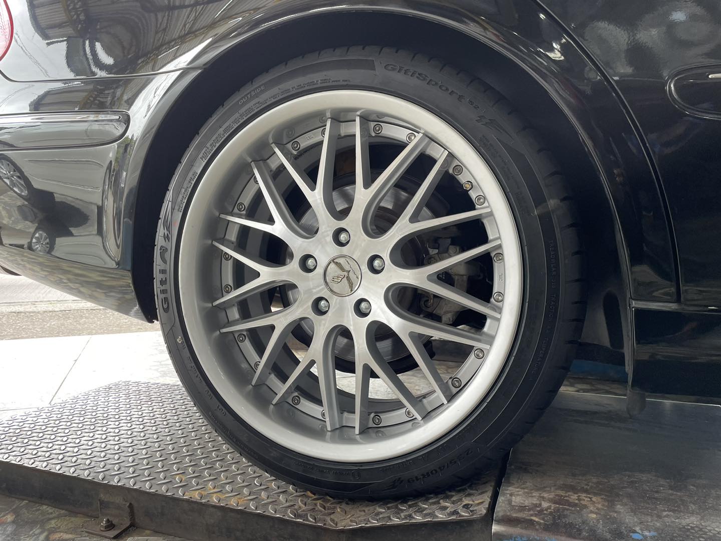 BENZ_E200 #ยางจีที #ยางสปอร์ตสมรรถนะการขับขี่สูง เปลี่ยนยาง #Giti_SportS2 235/40R19