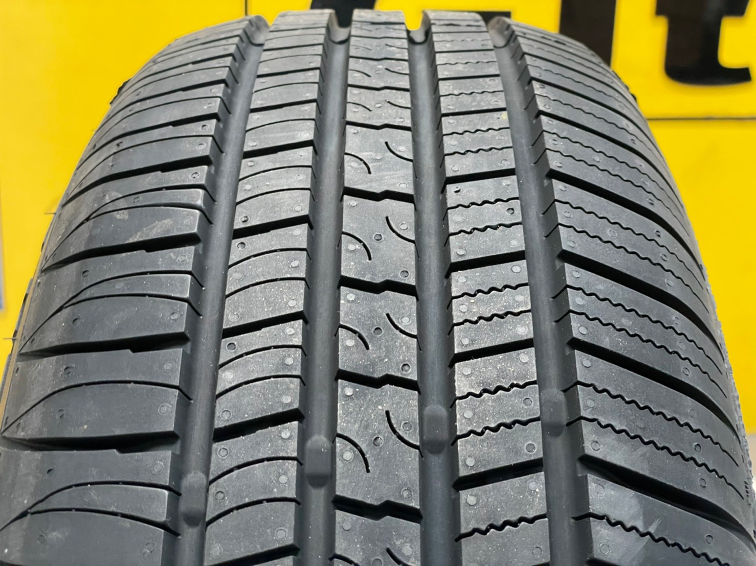 ATLAS FORCE UHP 215/60R16 ยางใหม่ปี 2022