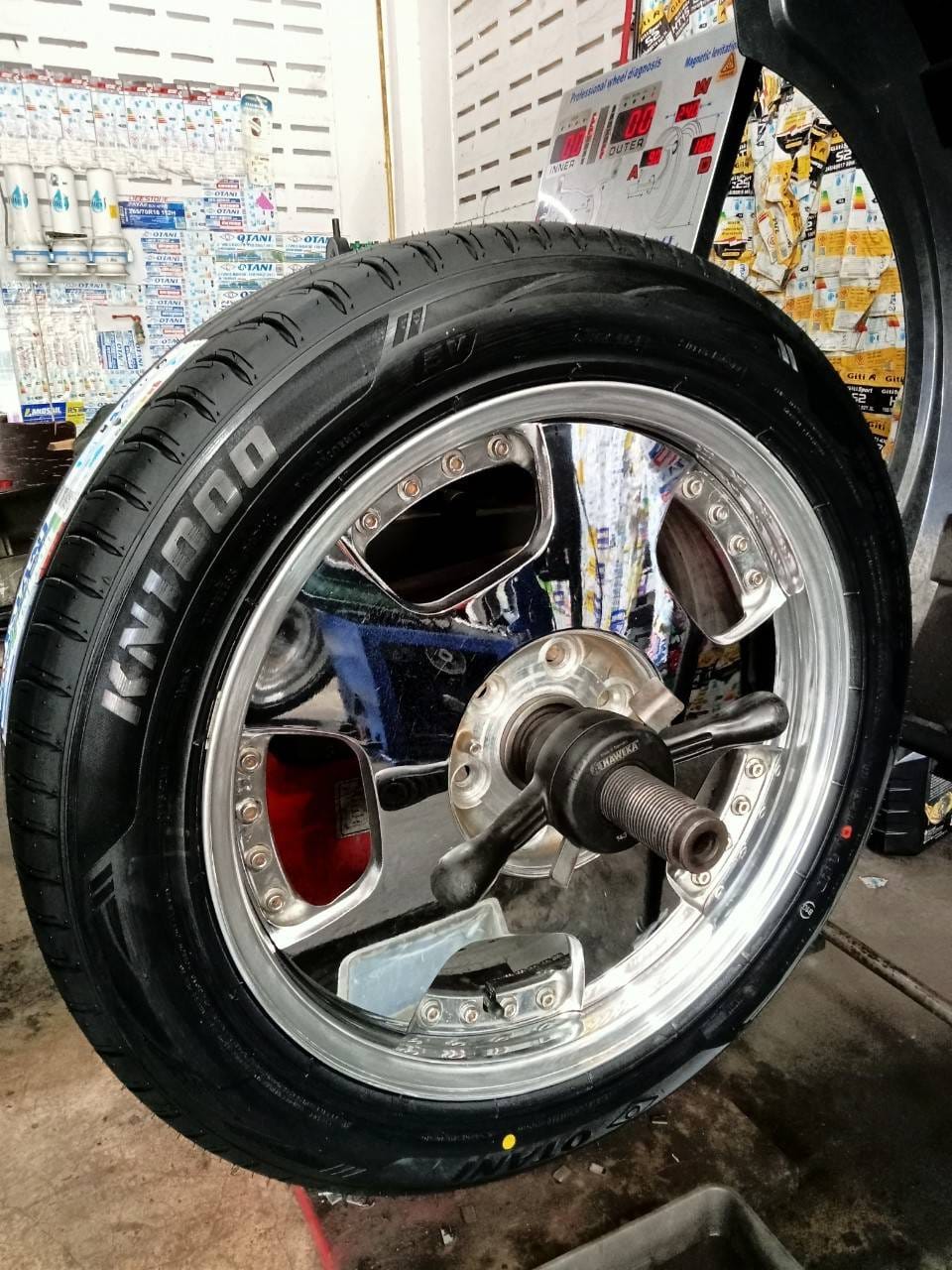 🚘 #TOYOTA_COMMUTER เปลี่ยนยาง #ยางเทคโนโลยีโฟมซับเสียงซับเสียงนุ่มเงียบ 🛞 ￼#OTANI #KN1000 235/50R19