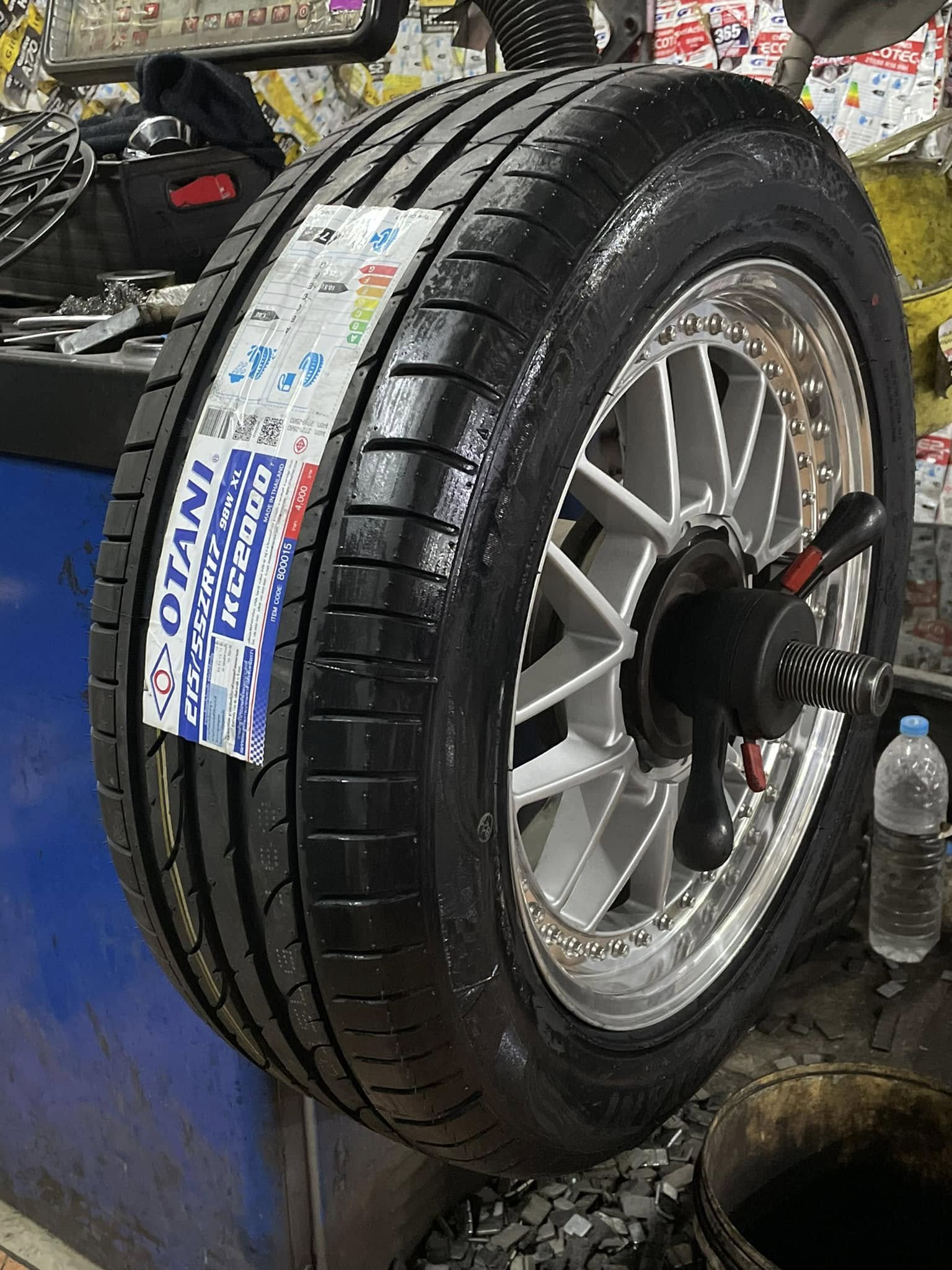 🚘 #TOYOTA_COMMUTER🛞 เปลี่ยนยาง #OTANI #KC2000 215/55R17