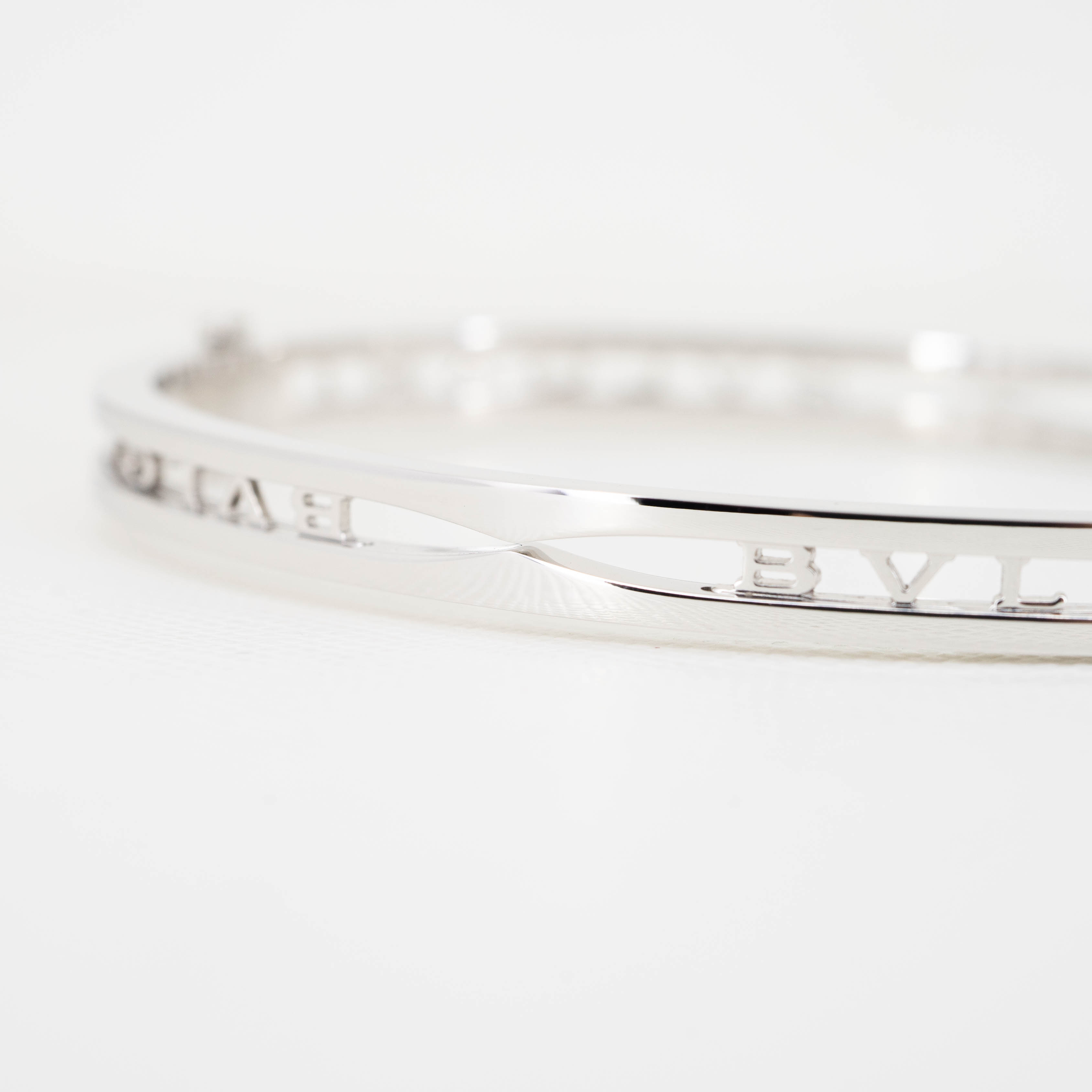 กำไล Bvlgari B.zero1 Bracelet with Bvlgari Logo On The Spiral ทองขาว18K ไซส์M(17) (Used) +กล่องและการ์ดไทย2022