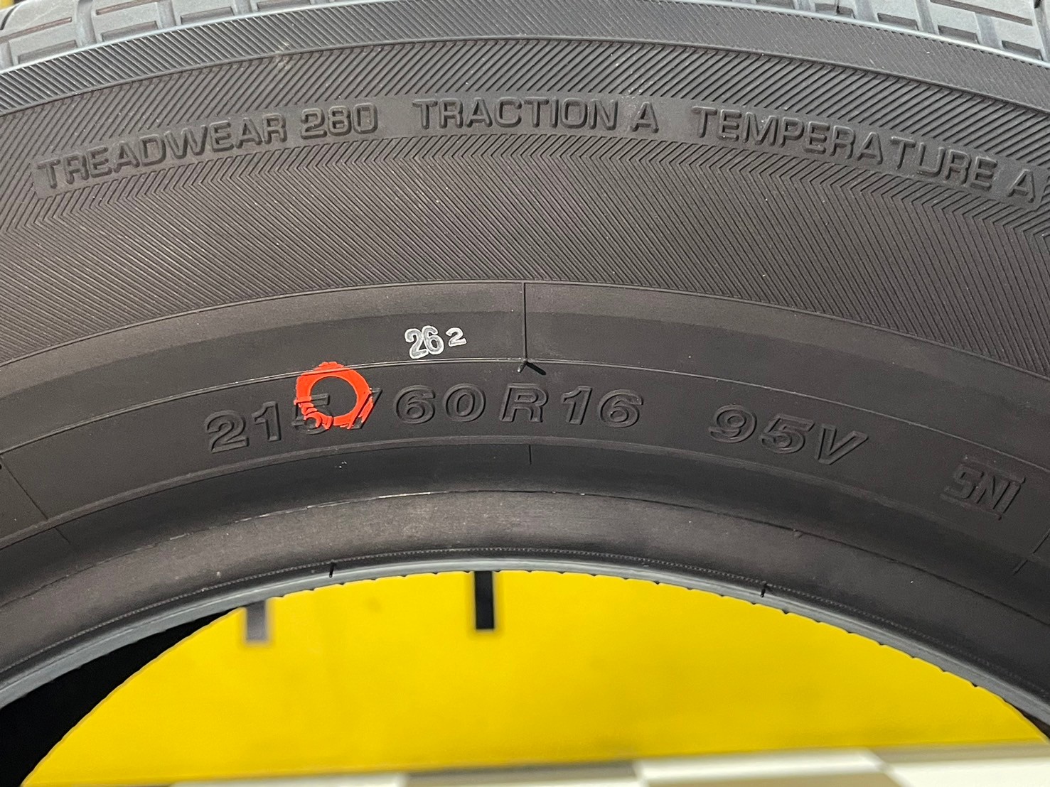 ยางใหม่YOKOHAMA BluEarth E75 215/60 R16 ยางใหม่ปี2024