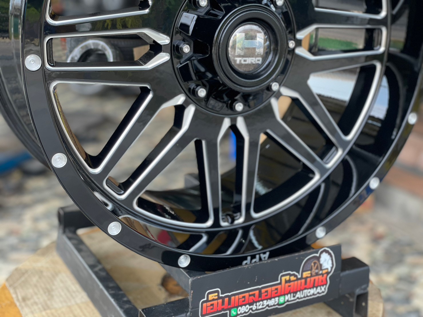 ล้อขอบ20 HAMMER H02 20x9.5 ET15 6x139.7 สีดำกลึงขอบมิลลิ่งสีเงิน ล้อคุณภาพดีTORQ APP BY Lenso