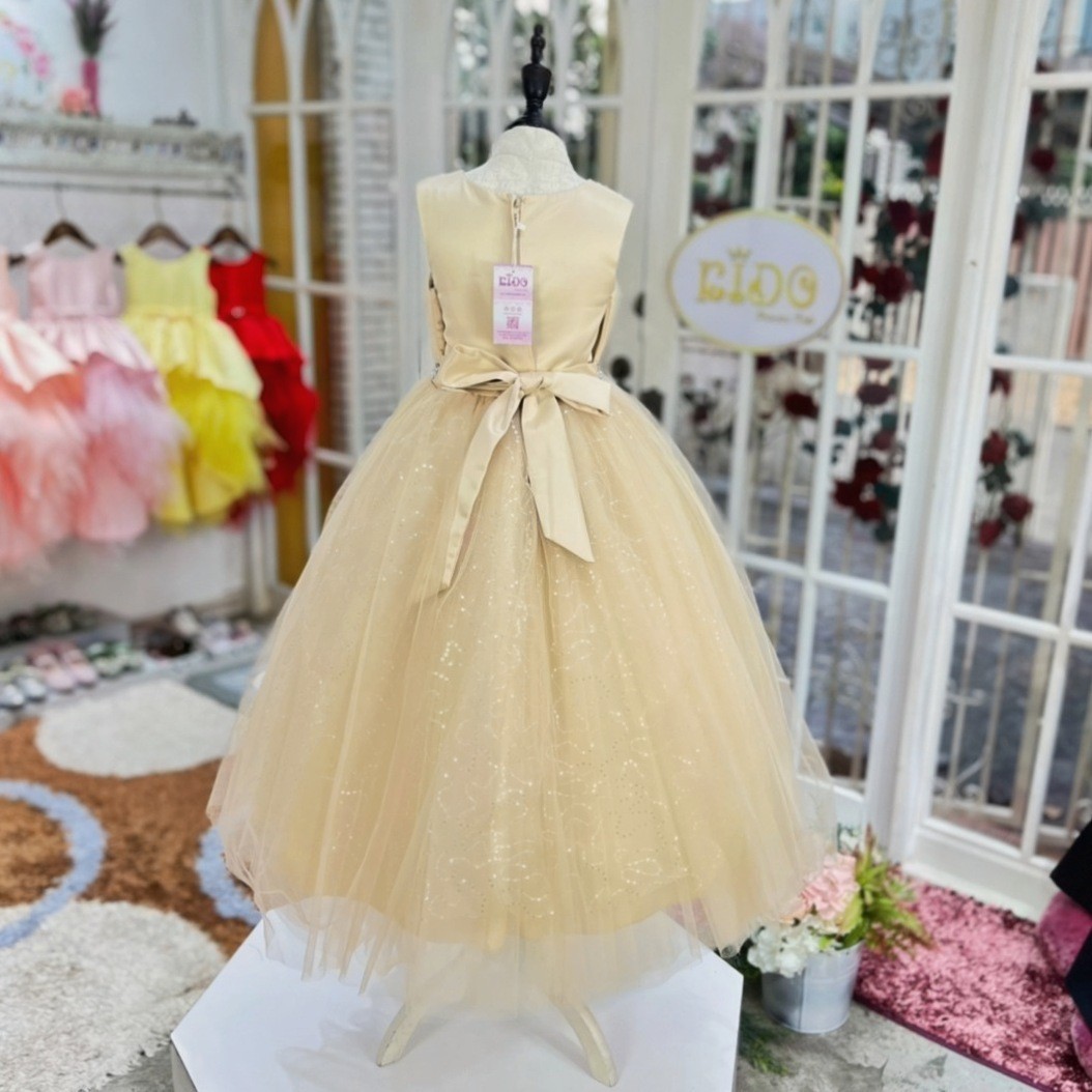 ssชุดราตรีเด็ก(หน้าร้านอยู่รัชดา ลองได้ถ่ายรูปจากชุดจริง)A214สีทอง สีขาว สีชมพู สีแดง สีน้ำเงิน สีฟ้าอกแต่งจีบไหว้เอวปัดเกล็ด กระโปรงยาวสุดหรูหราไฮโซมากๆเลย เดรสออกงานเด็ก