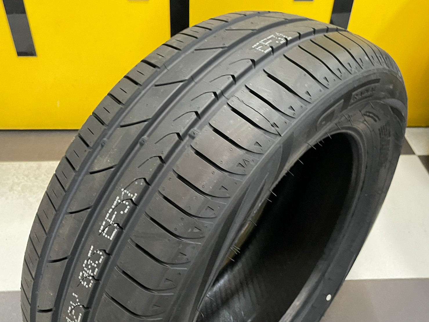 ยางใหม่GT_Radail FE2ขนาดยาง 195/60R15 ยางใหม่ปี2023