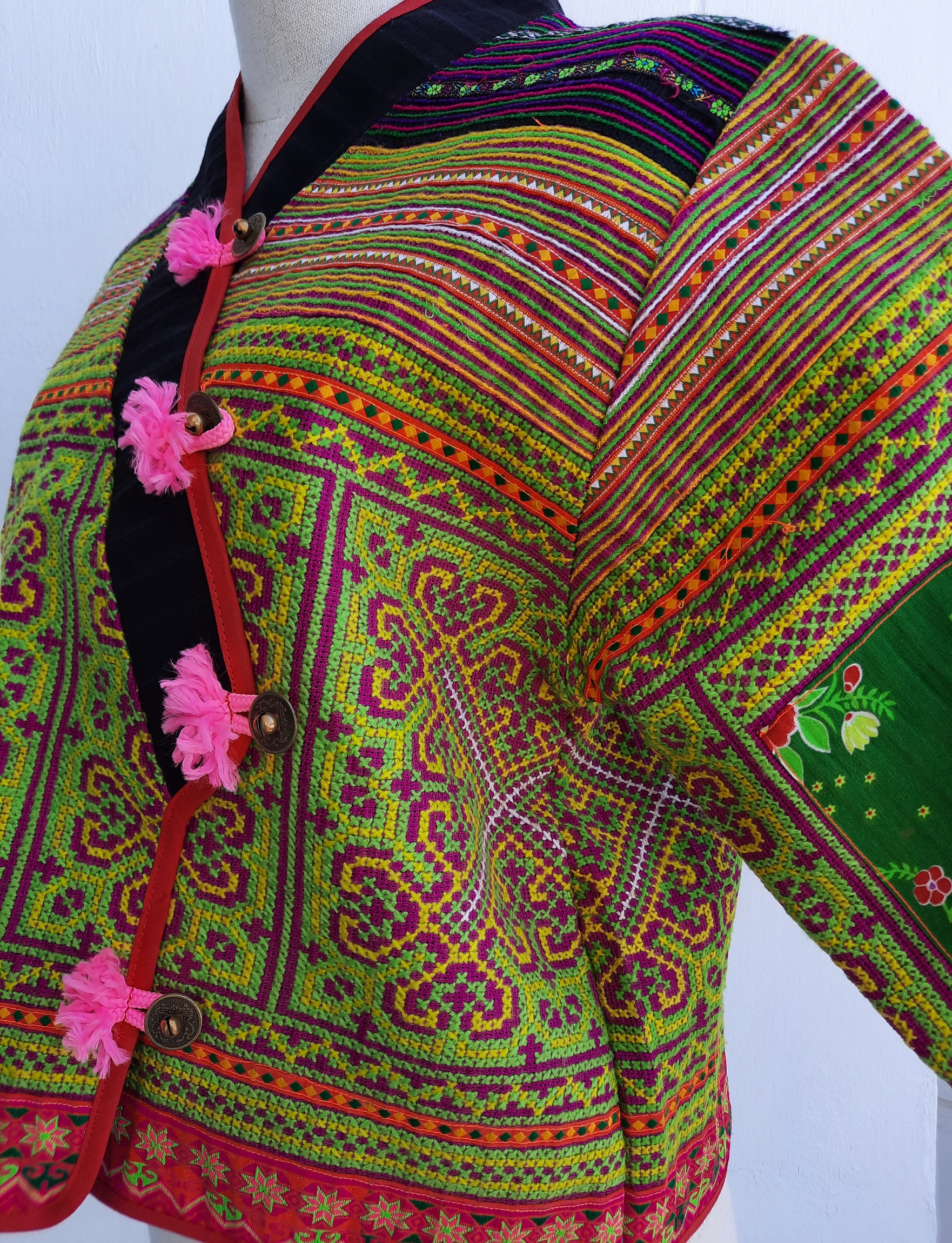 เสื้อเจ้านางผ้าปักมือ ลายสวย