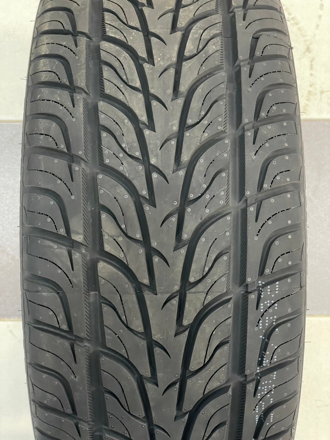 ยางใหม่สปอร์ต คุณภาพดี ยางไซหลุน #SAILUN ATREZZO SVR-LX 265/40R22 ยางใหม่ปี2024
