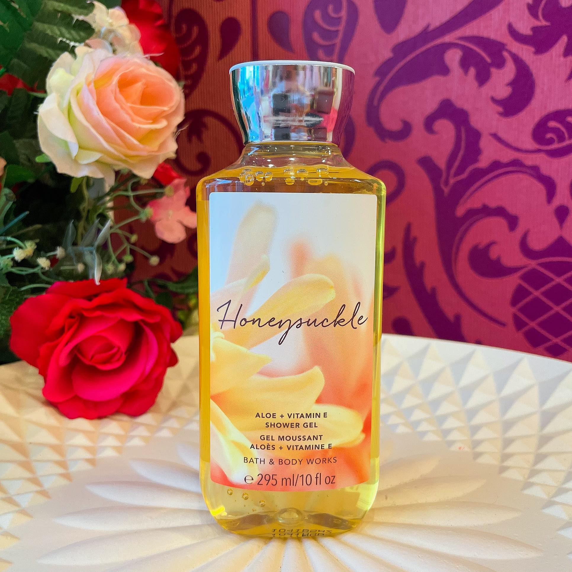 BBW เจลอาบน้ำ ดีงามที่สุด กลิ่นHONEYSUCKLE ผสมน้ำหอม ของแท้ เราใช้เองเลยซื้อเผื่อลูกค้าค่ะ ขวดใหญ่ Bath and Body Works Shower Gel 295ml