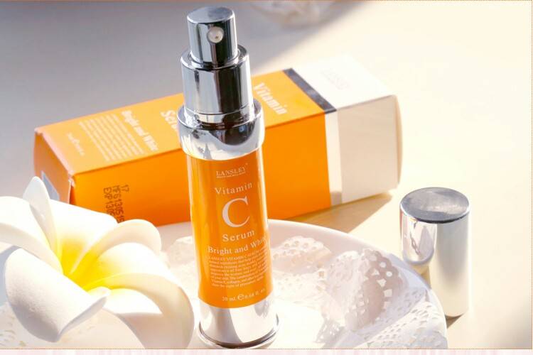 Scentio lansley victamin c serum bright and whiteช่วยปรับโทนสีผิวให้กระจ่างใส