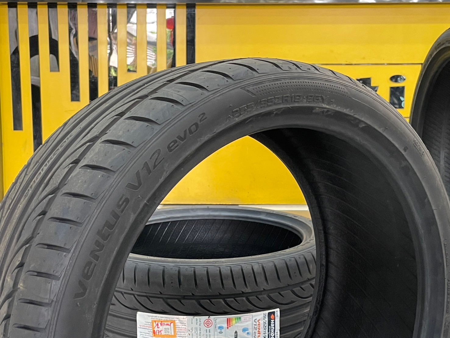 ยางHANKOOK รุ่น VENTUS V12 *evo 2 255/35R19 ยางใหม่ปี2024