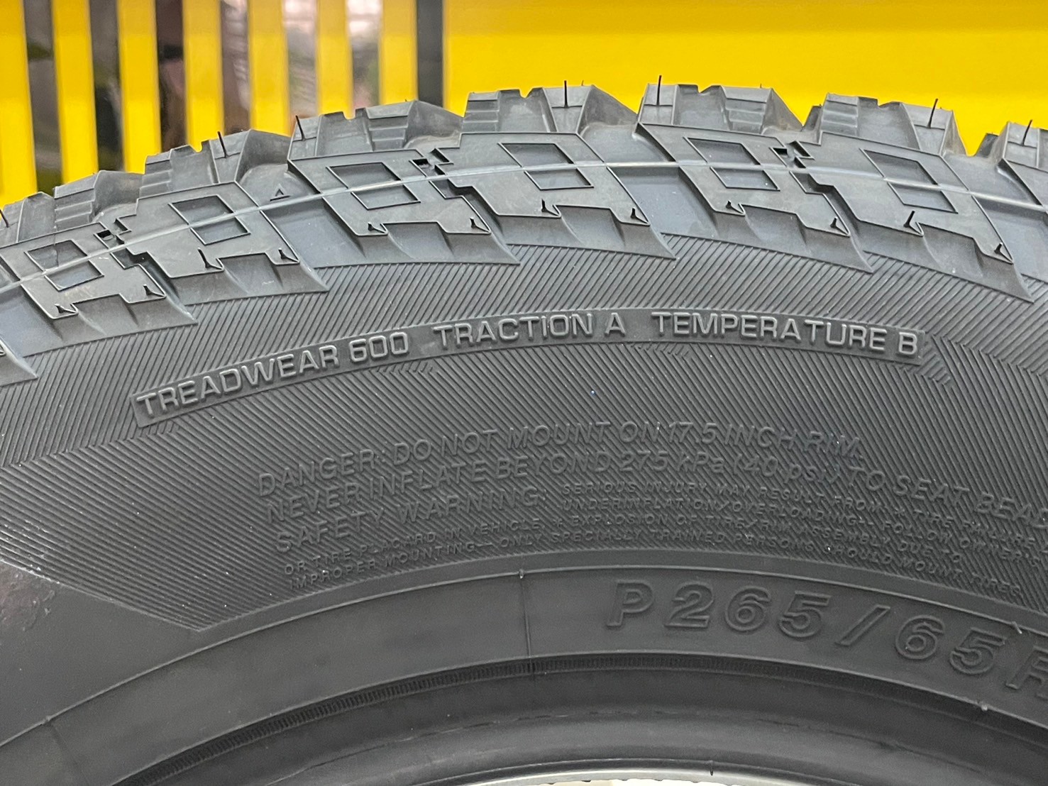 ยางใหม่ YOKOHAMA GEOLANDAR A/T G015 265/65R17 ยางใหม่ปี2024 ยางตัวหนังสือสีขาว