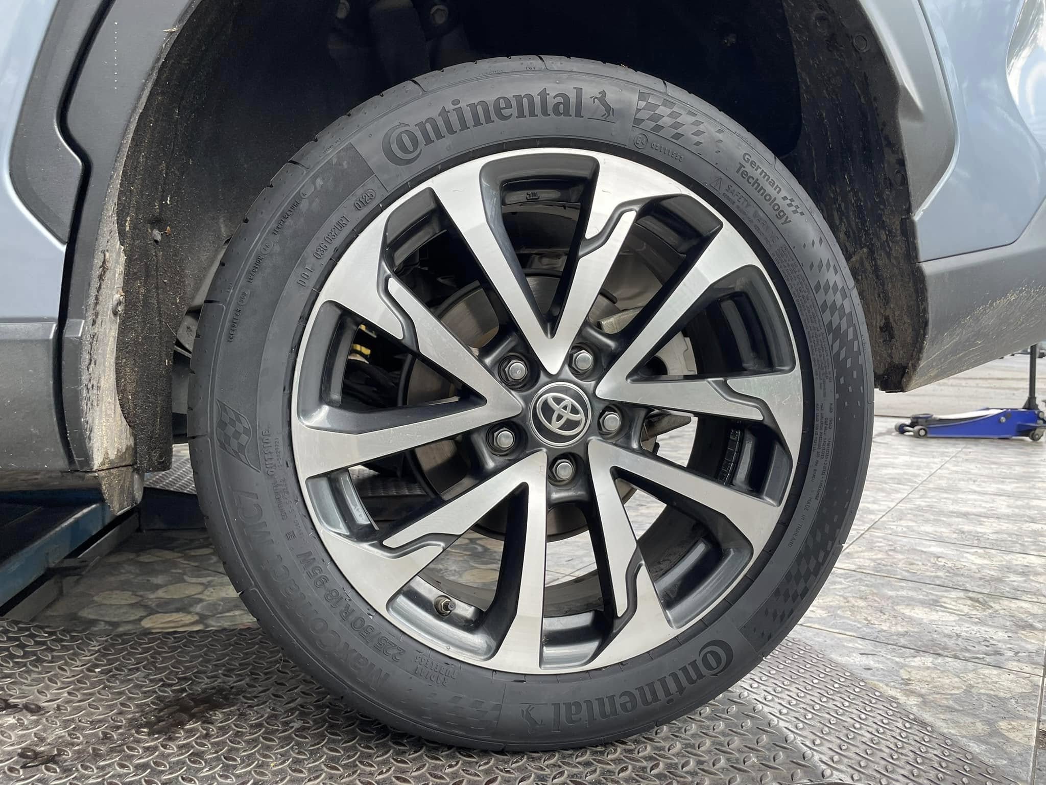 🛞❤️ #TOYOTA_CorollaCross 🚘เปลี่ยนยาง 🐘#Continental #MaxContactMC7 225/50R18