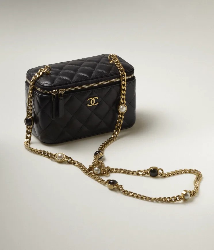 กระเป๋า CHANEL Vanity with Chain มือสอง