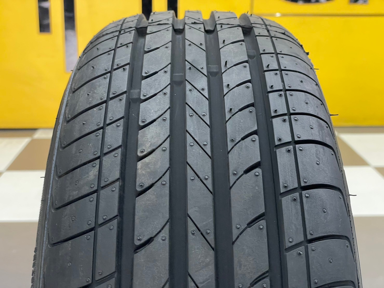 ยางรถยนต์คุณภาพดี Linglong(หลิงหลง) Crosswind HP 185/60R15 ยางใหม่ปี2024 ยางผลิตไทย