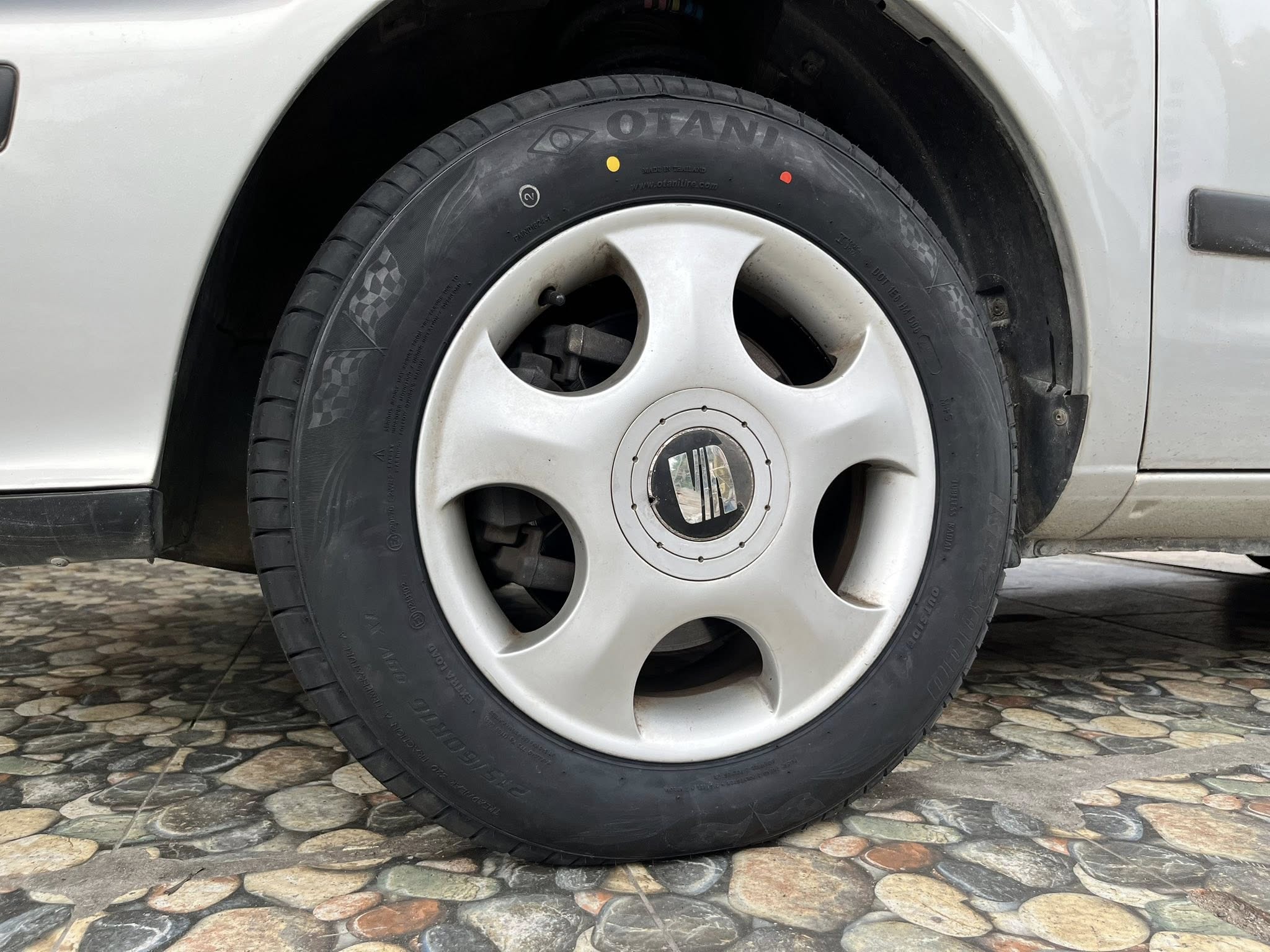 SEAT #ALHAMBRA🚘❤️💫 🛞🐘#OTANI #KC2000 215/60R16