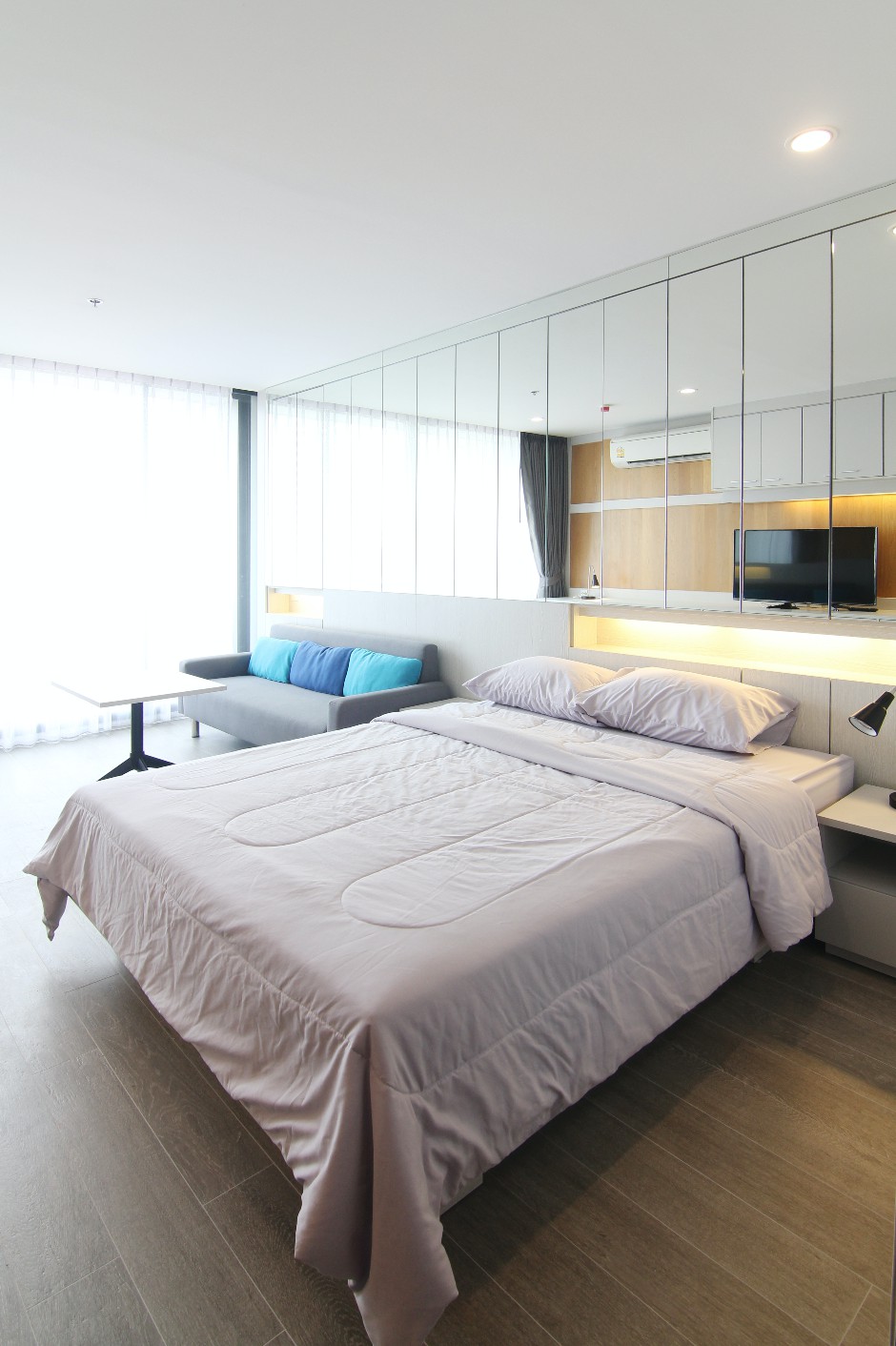 *FOR RENT & FOR SALE* Noble Revo สีลม ห้องสวยของครบ ใกล้ BTS สุรศักดิ์ 160 ม.